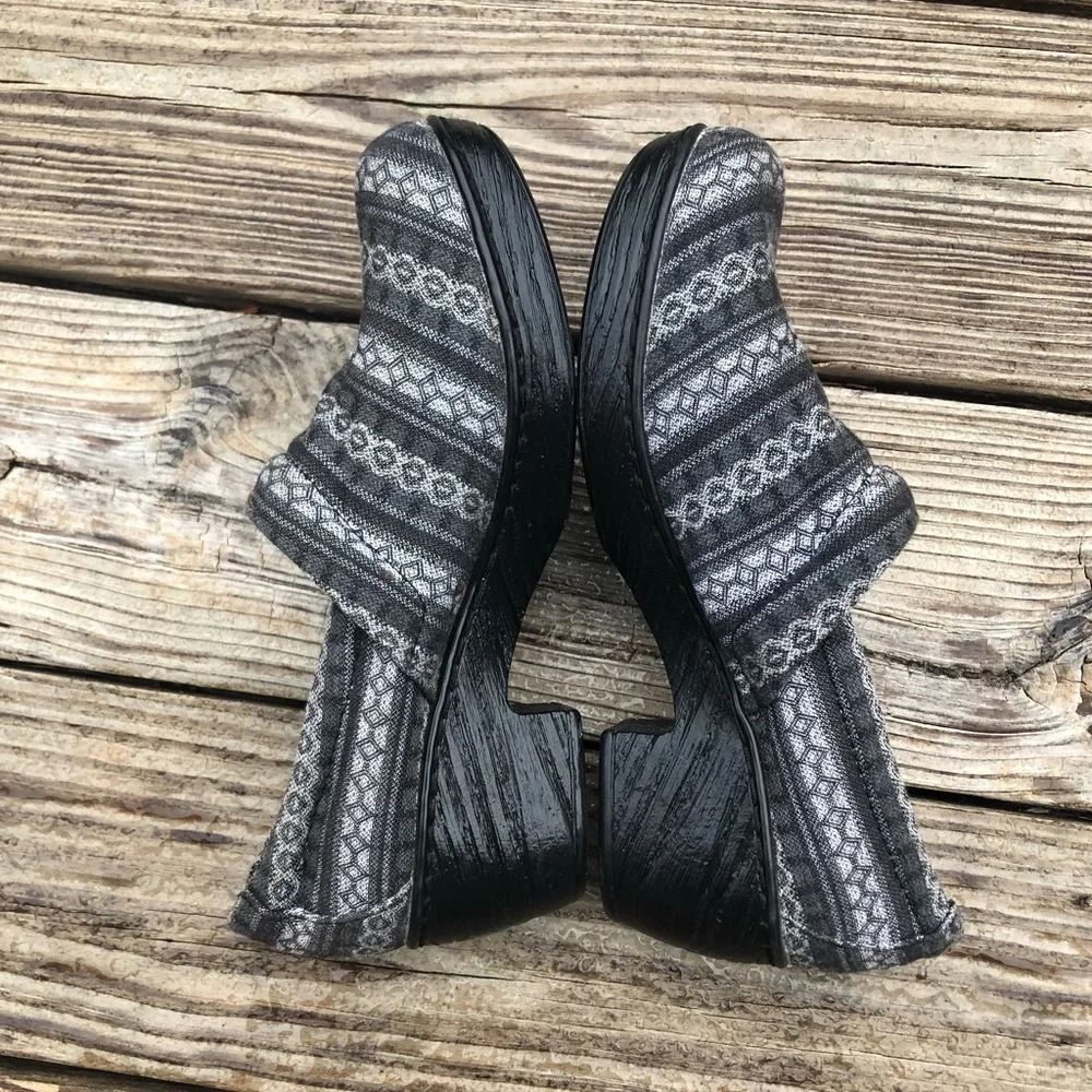 Gray Patterned Women's Shoes - Picture 6 of 9